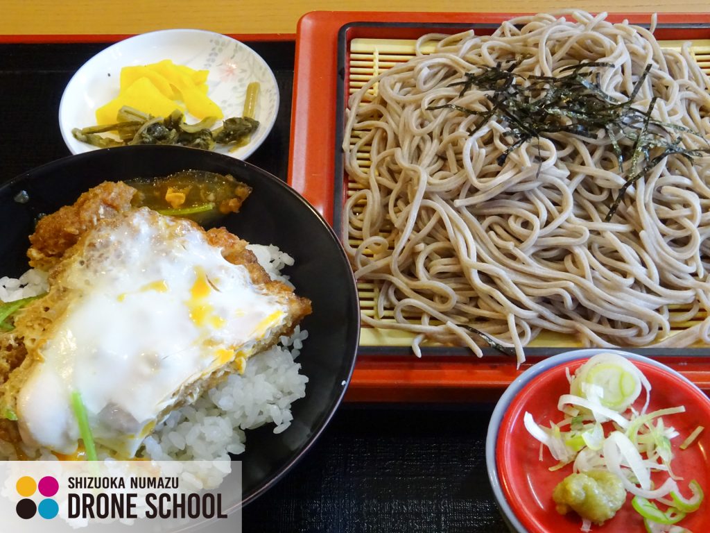 ニューあかいけ 親子丼 ざるそば 精進湖